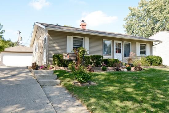 118 Hickory Ave., Streamwood, IL 60107