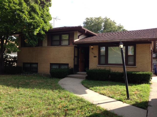 1951 Shepherd Dr., Des Plaines, IL 60018