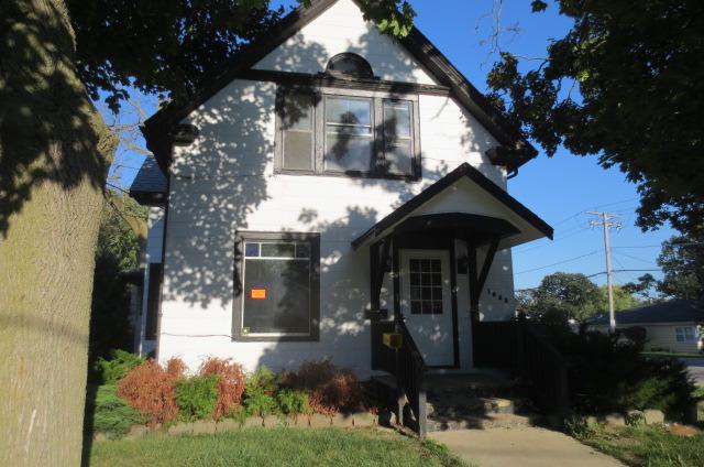 1062 S 4th St., Aurora, IL 60505