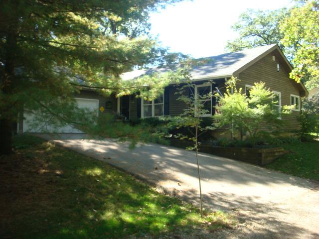 226 Lakewood Dr., Oakwood Hills, IL 60013