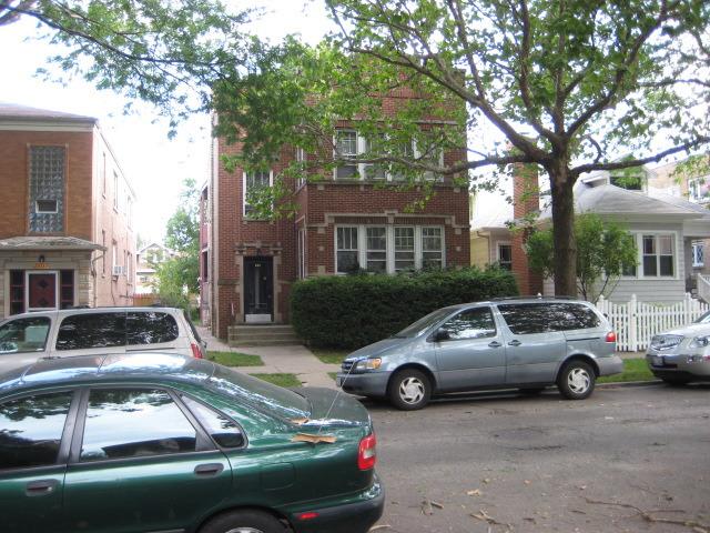 2511 W Coyle Ave., Chicago, IL 60645