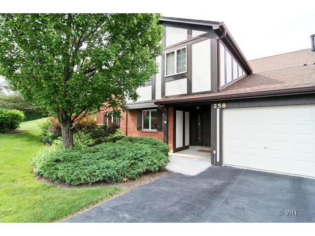 258 Brookside Ln. #A, Willowbrook, IL 60527