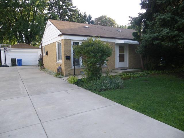1965 Laura Ln., Des Plaines, IL 60018