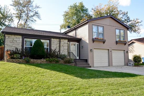 274 Oxford Ln., Bloomingdale, IL 60108