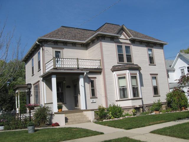408 La Fox River Dr., Algonquin, IL 60102