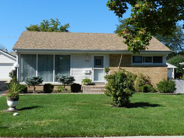 8266 N Ozanam Ave., Niles, IL 60714