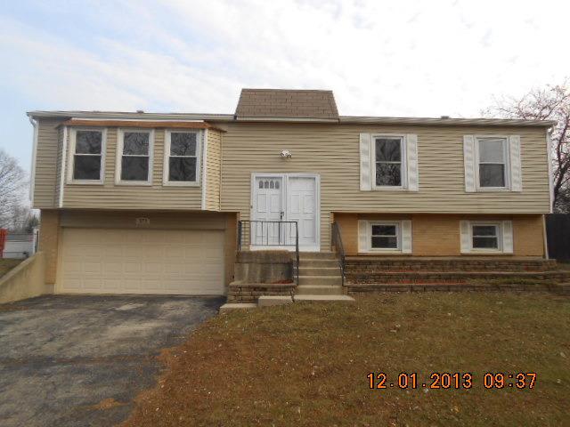 372 N Pinecrest Rd., Bolingbrook, IL 60440