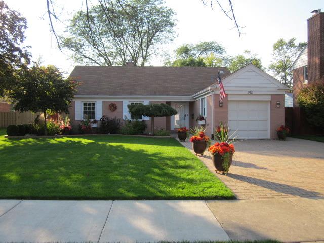 912 Windsor Rd., Glenview, IL 60025