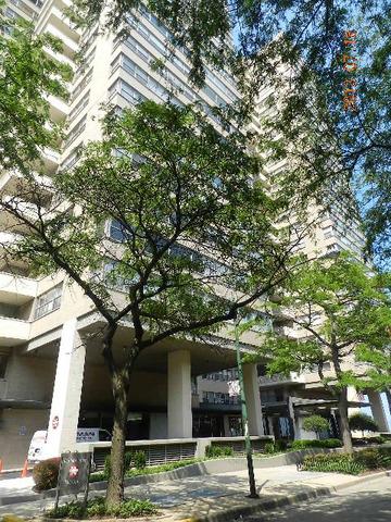 6301 N Sheridan Rd. #25C, Chicago, IL 60660