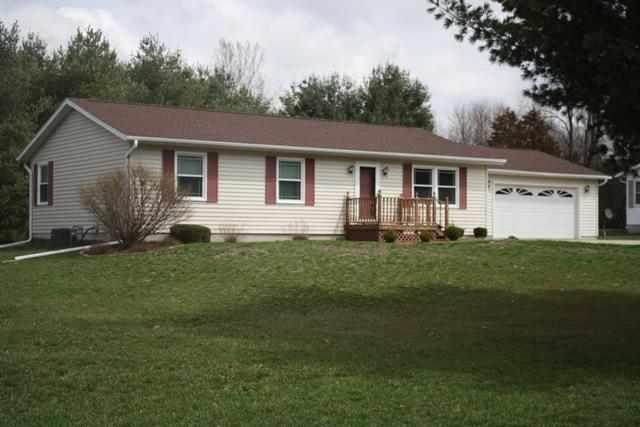 842 White Oaks Dr., Dixon, IL 61021