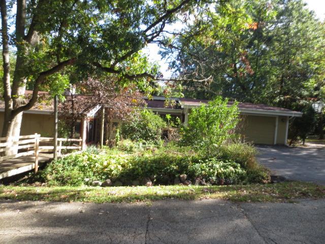 213 Lakewood Dr., Oakwood Hills, IL 60013