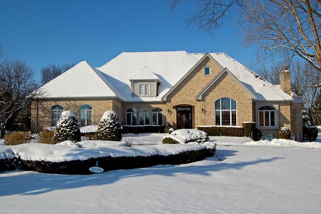 16 S Wynstone Way, North Barrington, IL 60010