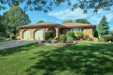 16 W 688 Therese Ct., Willowbrook, IL 60527