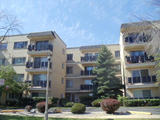 8230 Elmwood Ave. #207, Skokie, IL 60077