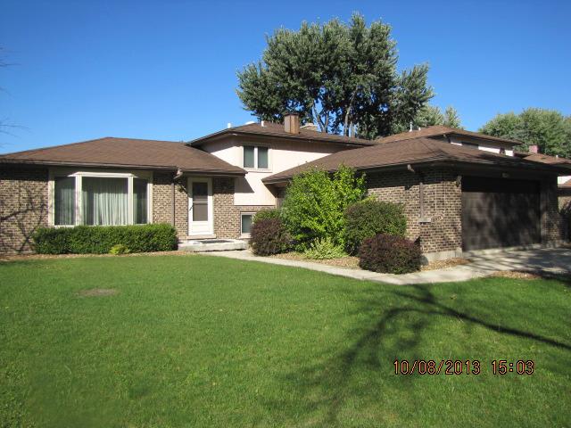 1914 Holly Ave., Darien, IL 60561