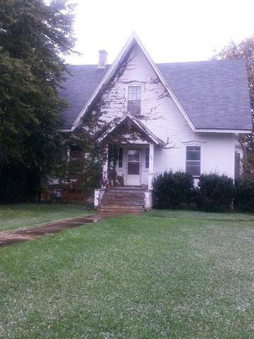 145 E Hall St., Leland, IL 60531