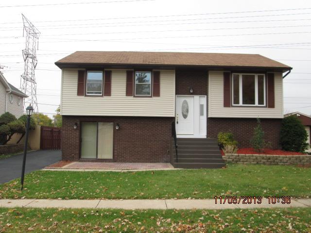 310 Hemlock Ave., Romeoville, IL 60446