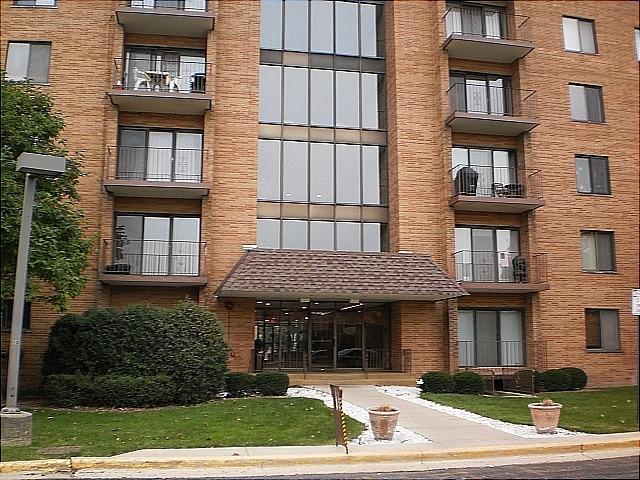 1717 Crystal Ln. #205, Mount Prospect, IL 60056