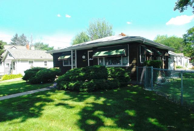 956 Fifth Ave., Aurora, IL 60505