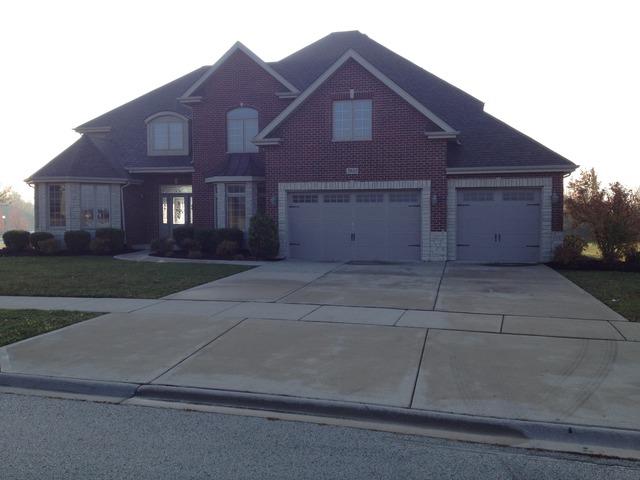 7933 Pineview Ln., Frankfort, IL 60423