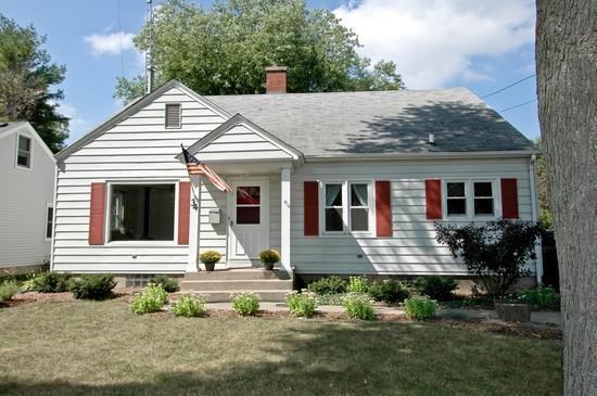 34 Oak St., Crystal Lake, IL 60014