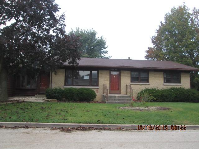 826 Kenmore Ave., Aurora, IL 60505