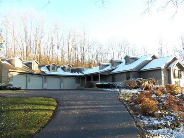 409 Marawood Dr., Woodstock, IL 60098