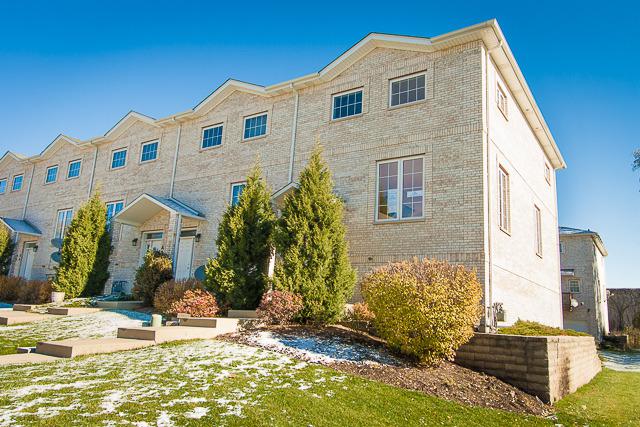 183 N East River Rd. #A1, Des Plaines, IL 60016