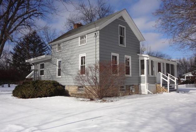 108 S River St., East Dundee, IL 60118