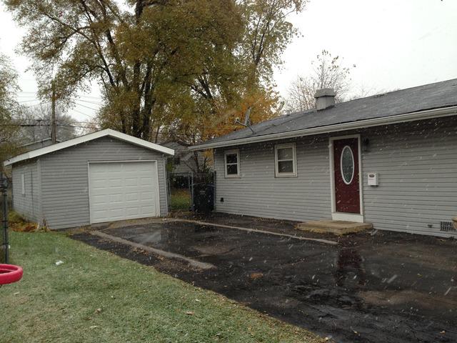 818 Salem Dr., Carpentersville, IL 60110