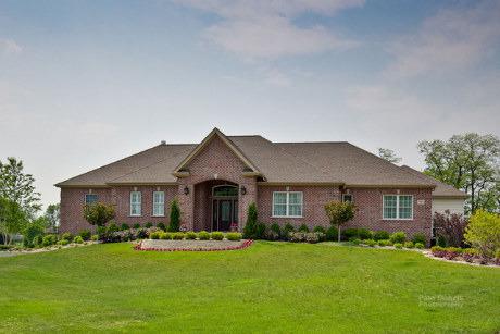 26444 Pennway Cir., Wauconda, IL 60084