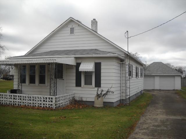 205 Oak St., Cedar Point, IL 61316