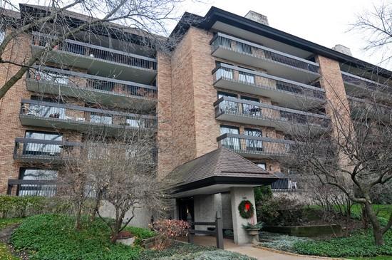3801 Mission Hills Rd. #111, Northbrook, IL 60062