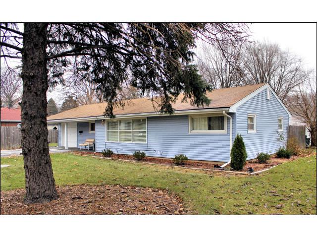 921 Pennsylvania Ave., Aurora, IL 60506