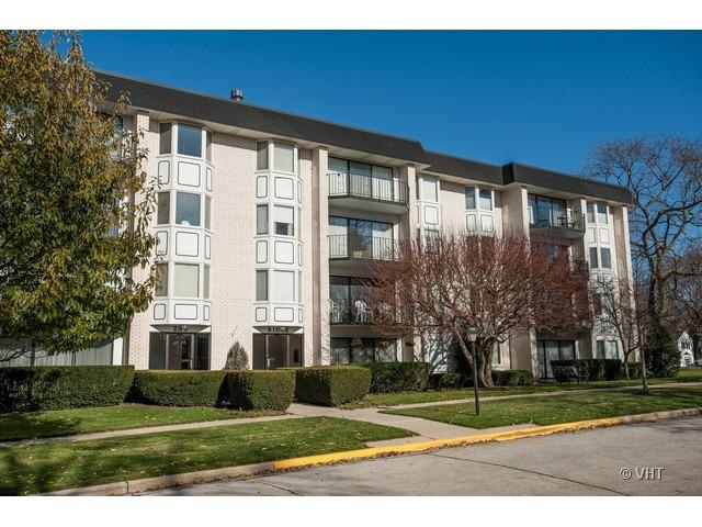 235 Ridge Rd. #2C, Wilmette, IL 60091