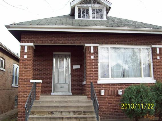 5933 S Richmond St., Chicago, IL 60629