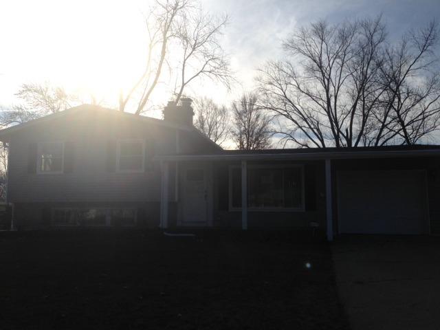 910 Dawn Ct., Dekalb, IL 60115