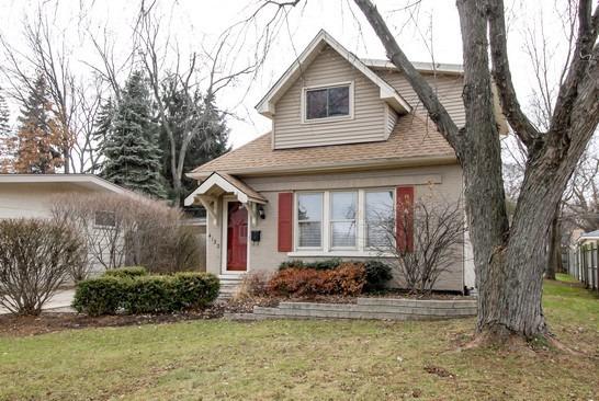 4132 Elm St., Downers Grove, IL 60515