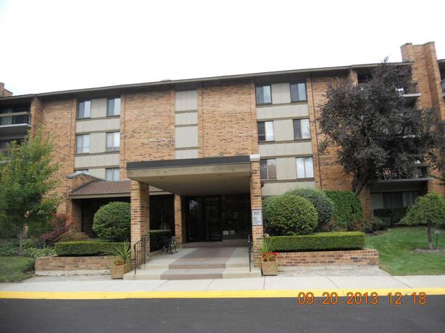 201 Lake Hinsdale Dr. #206C, Willowbrook, IL 60527
