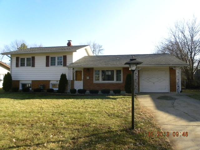 585 Woodlawn St., Hoffman Estates, IL 60169