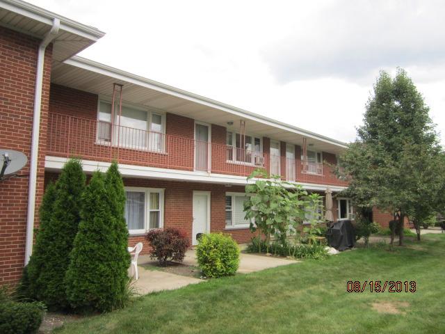 105 Dover Dr. #4, Des Plaines, IL 60018