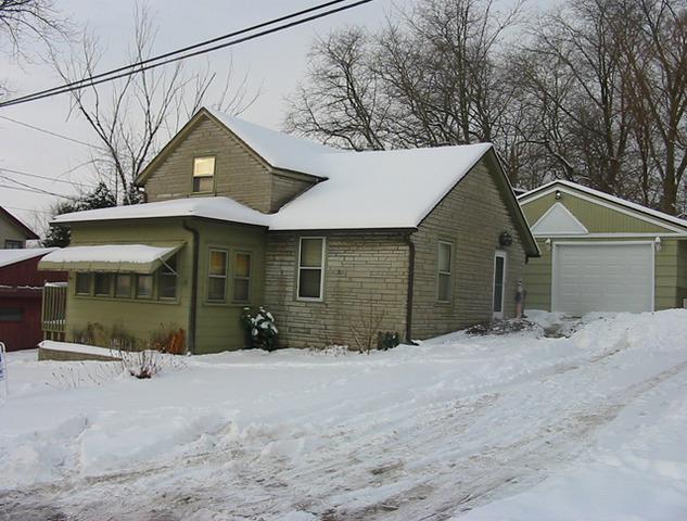 824 Pine St., Peru, IL 61354