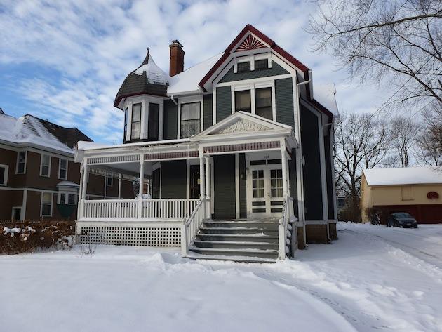 108 N View St., Aurora, IL 60506