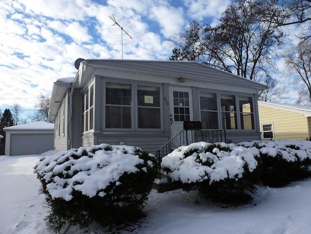 838 Charles St., Aurora, IL 60506