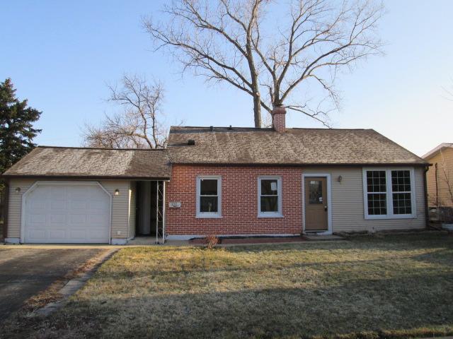 100 Edgewood Dr., Streamwood, IL 60107