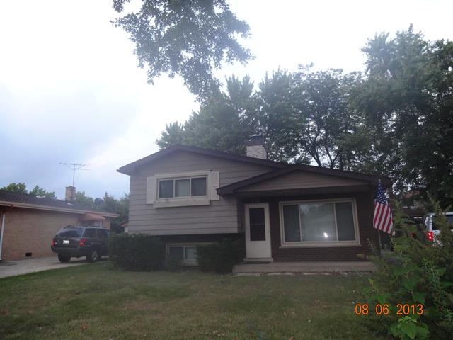 222 W Lake Park Dr., Addison, IL 60101