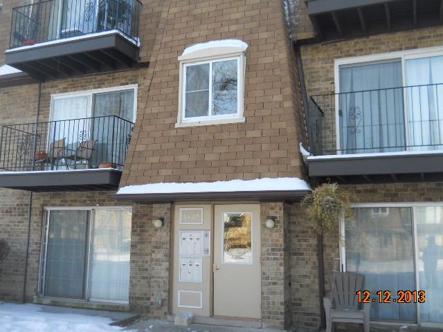 9420 Bay Colony Dr. #1E, Des Plaines, IL 60016