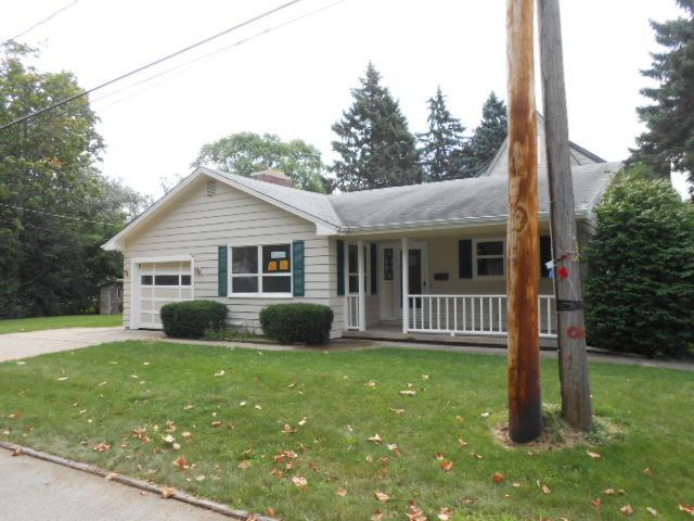 805 Walnut Ave., St. Charles, IL 60174