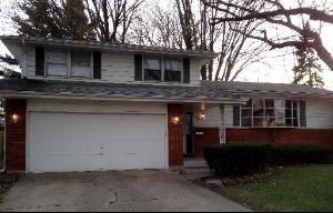 1955 Country Knoll Ln., Elgin, IL 60123