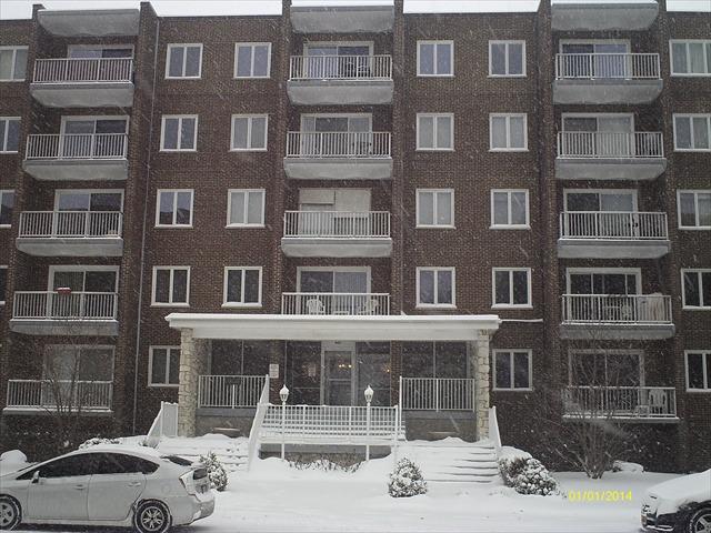 900 Center St. #2G, Des Plaines, IL 60016